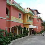 Tropical Court Hotel