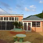 Tropical Court Hotel