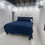 Queens Palace -Montego Bay Airport Suite
