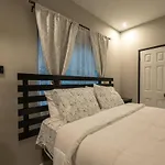One Love Luxuray Guesthouse