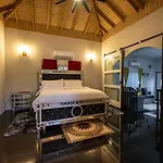 One Love Luxuray Guesthouse