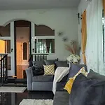 One Love Luxuray Guesthouse