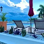 Falcon Shoreline- Airport Pickup Available - Gated-Security