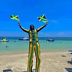 Hospitality Expert Nianna Eden - 7Br Pools Beach