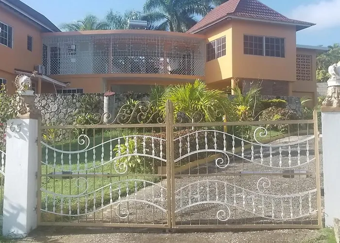 Chaudhry Holiday House Montego Bay