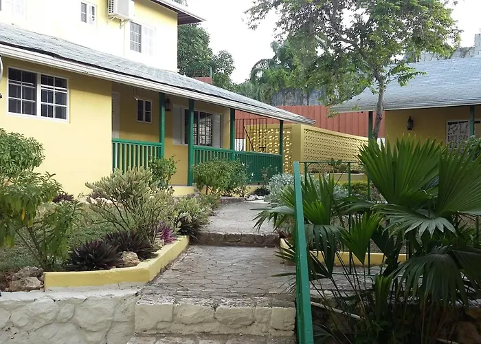 1 Bdr Apt #3 At Ramparts Near Sangster Airport