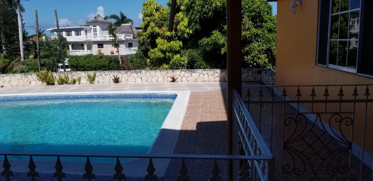 Villa Chaudhry House