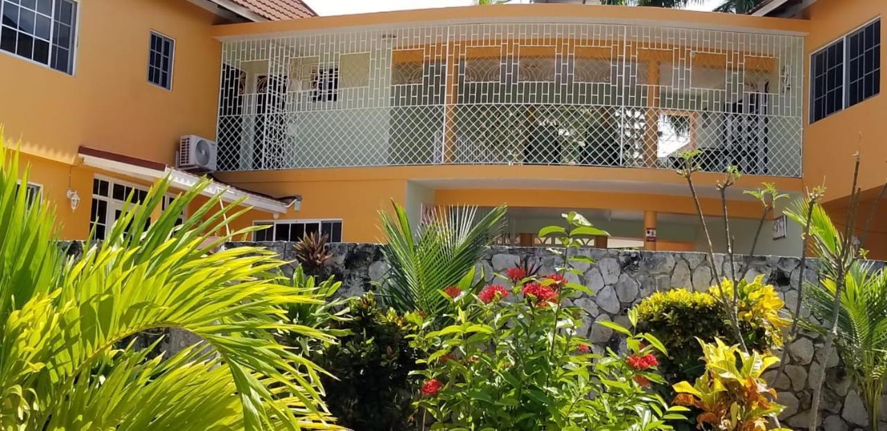 Villa Chaudhry House