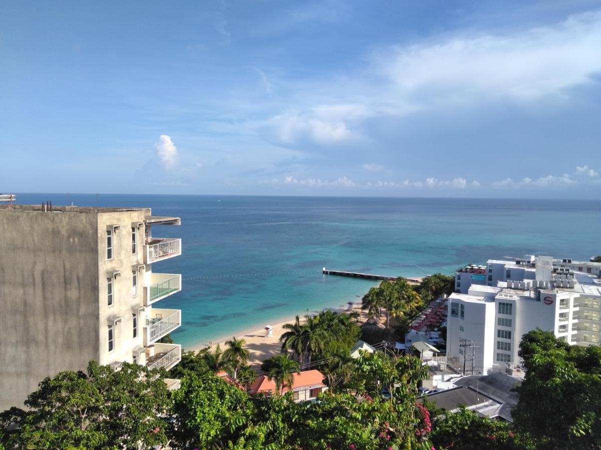 Irresistible View-mobay Club 1408 Montego Bay