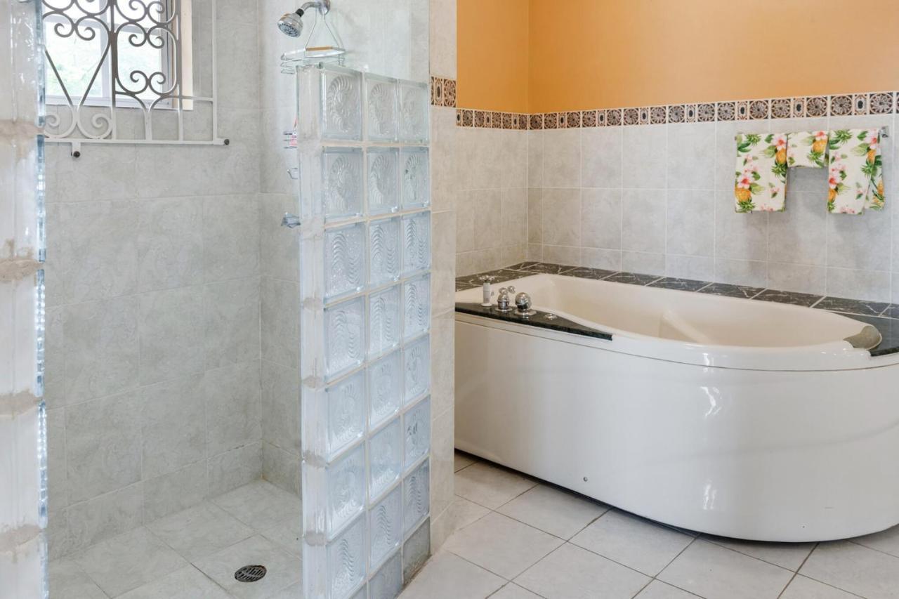 Yanceylargo- 4br Jacuzzi & Mountain Views Villa *