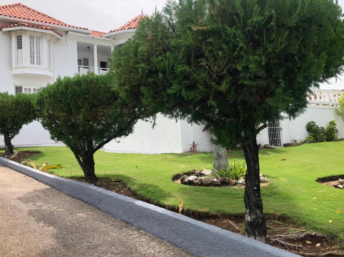 Hunters Guest house *