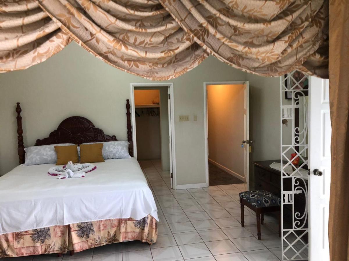 Hunters Guest house *