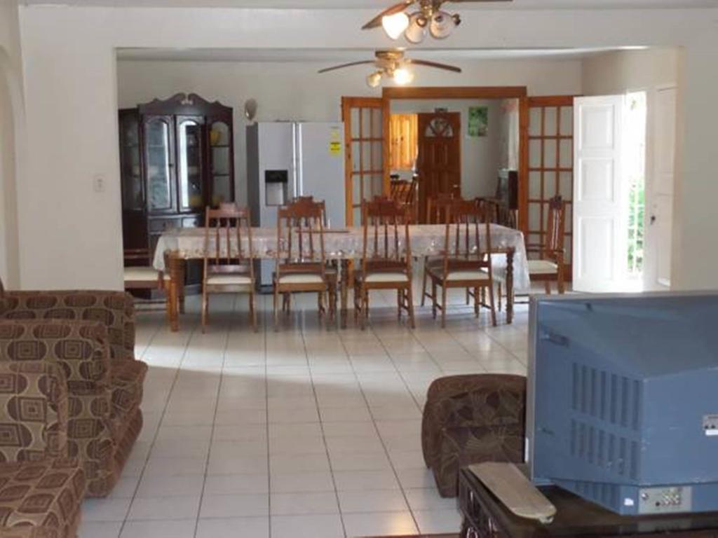 Villa Donna Inn Acomodação com café da manhã  2*