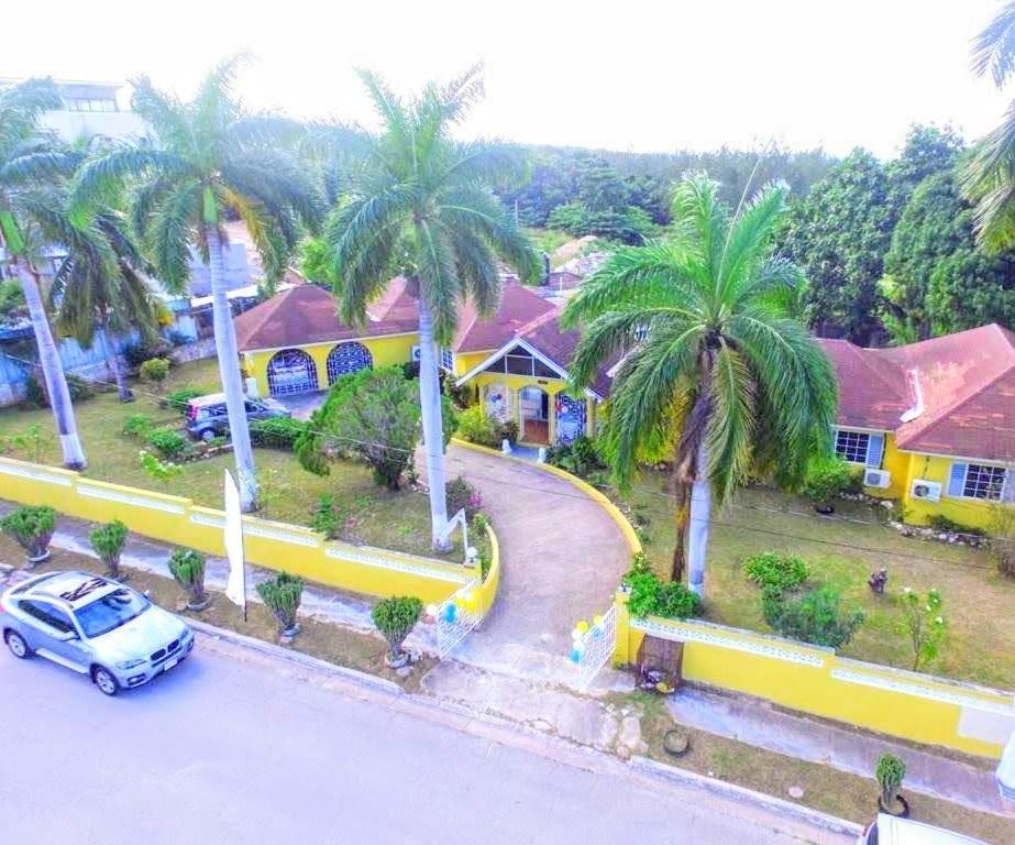 Yancey Largo With Private Pool