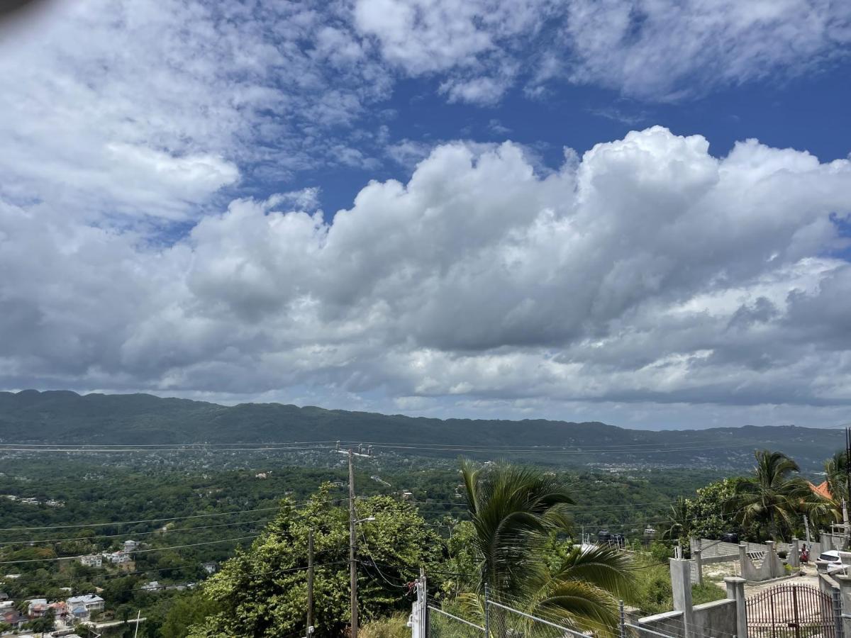 Skyline Suites, Breathtaking Mountains & View Apts Apartment