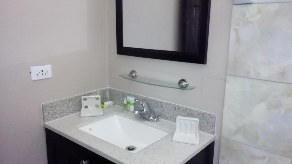 Tropik Leadonna Hotel