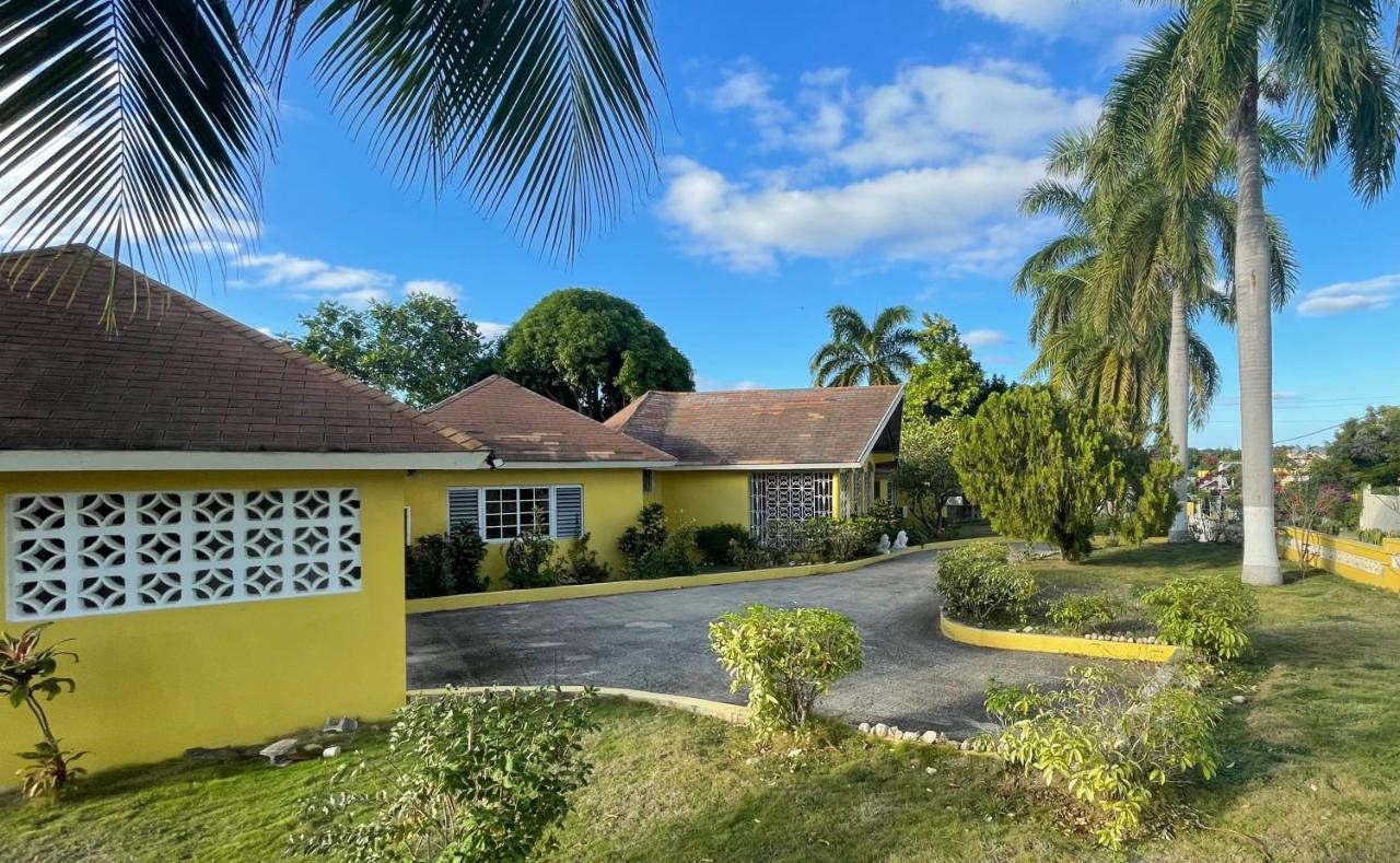 Yancey Largo With Private Pool *