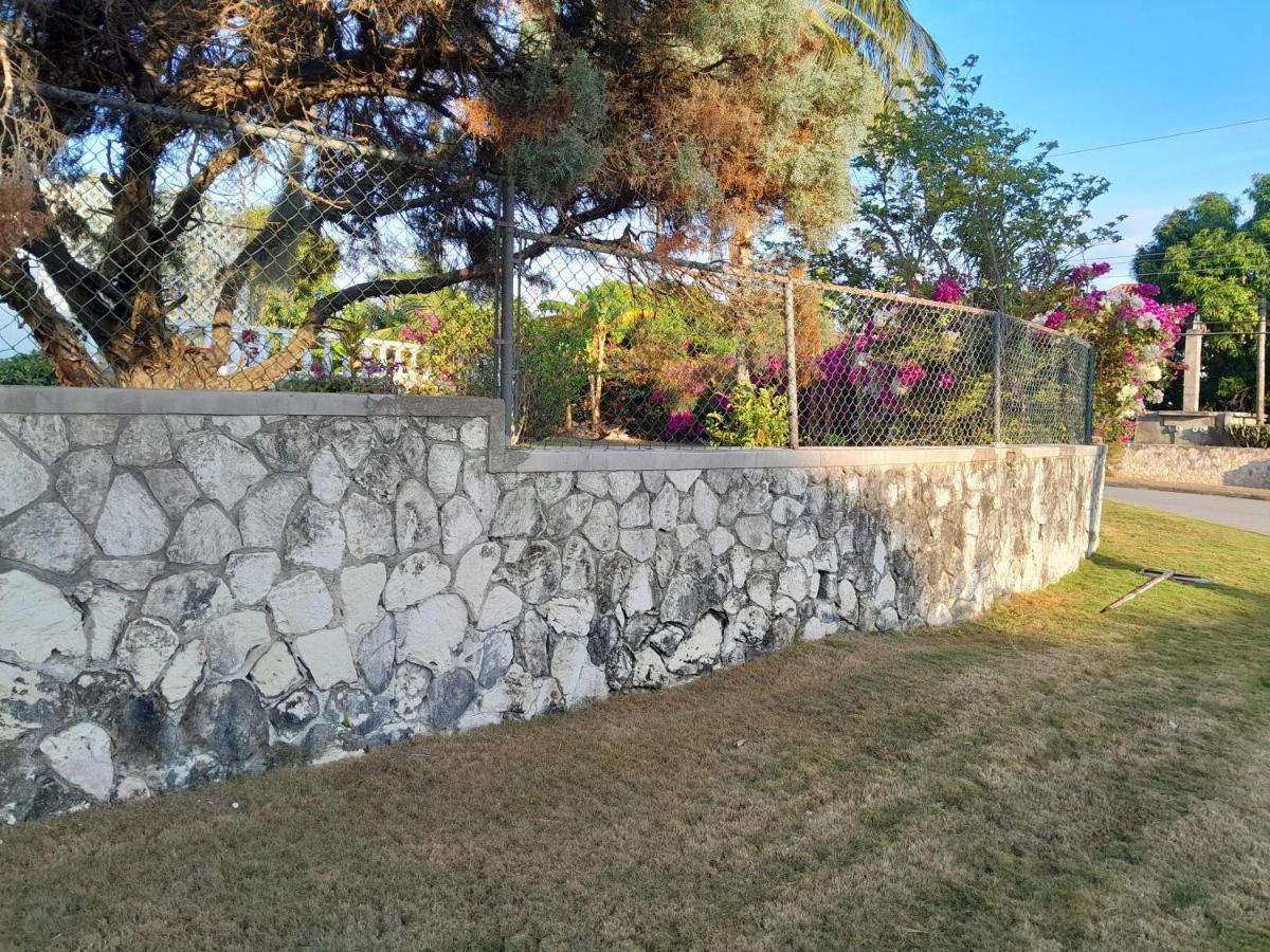 Villa Chinnor-kent Ave *