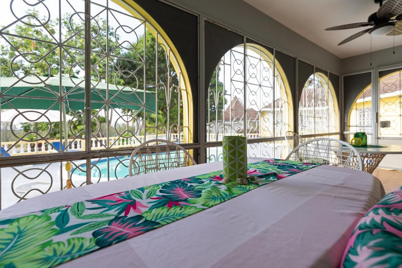 Yancey Largo With Private Pool *