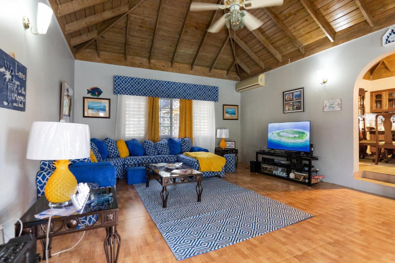 Yancey Largo With Private Pool *