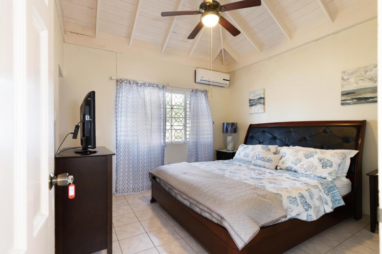 Yancey Largo With Private Pool