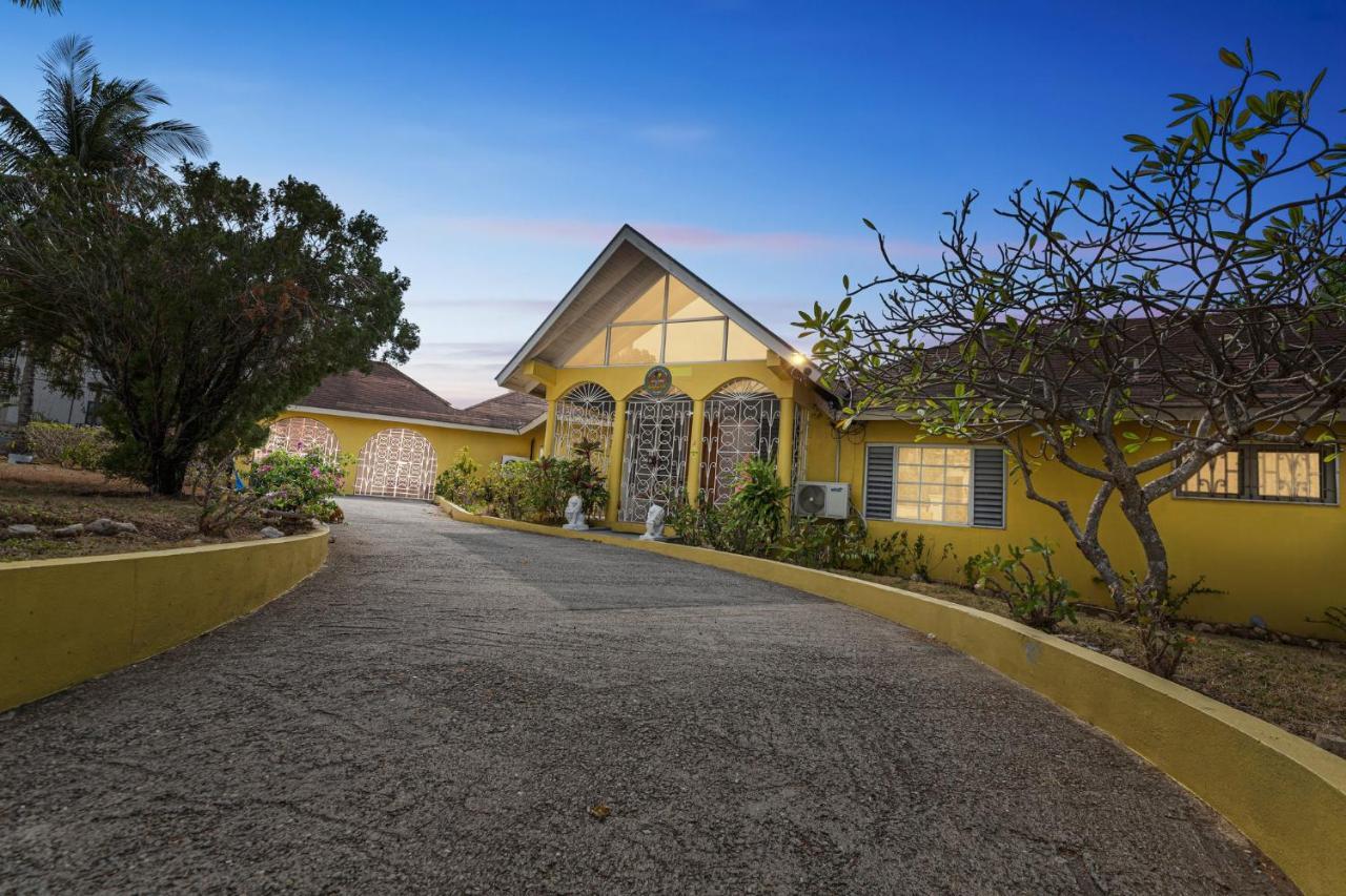 Yancey Largo With Private Pool Villa