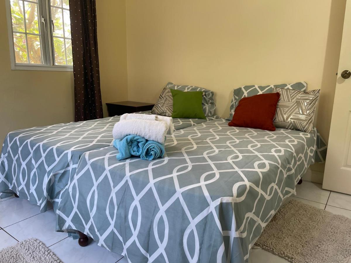 Free Airport Pickup 5 Minutes From Airport And