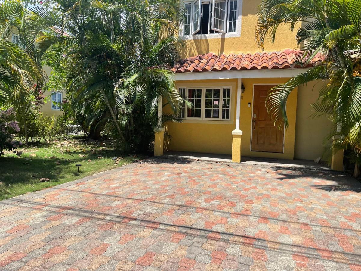 Free Airport Pickup 5 Minutes From Airport And Montego Bay