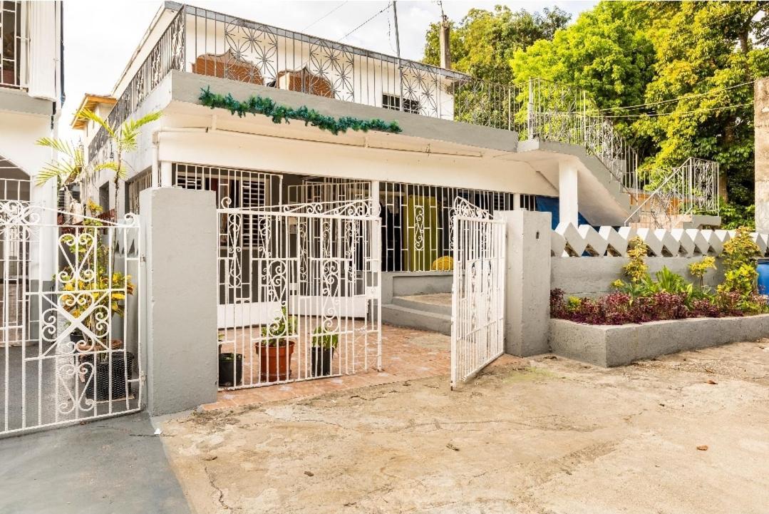 Homestay Colorful Private Oasis Montego Bay