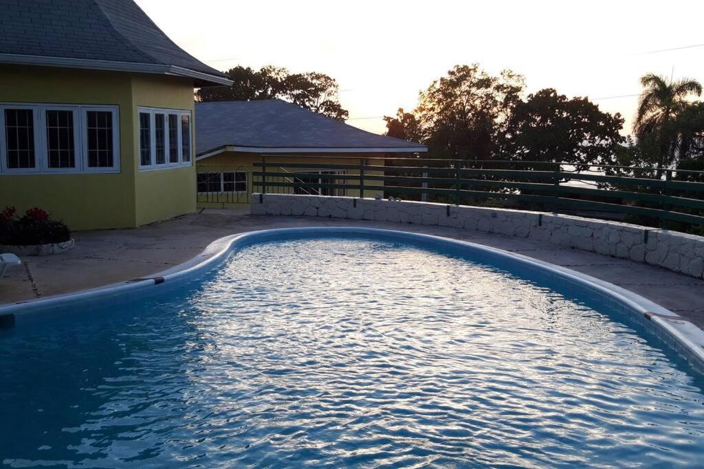 Apartment 1 Bdr #3 At Ramparts Near Sangster Airport *