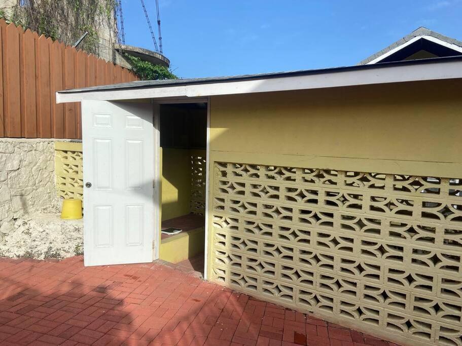 1 Bdr #3 At Ramparts Near Sangster Airport *