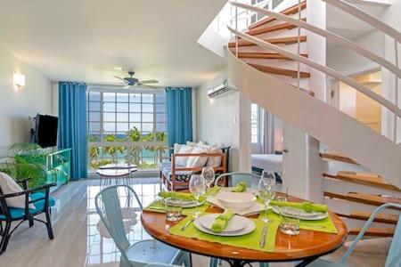 Apartment Ultra Modern 2br Penthouse, Sleeps 5, Beach Front, Pool, Roof Patio, Montego Bay