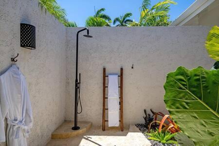 Hospitality Expert Nianna Eden - 7br Pools Montego Bay