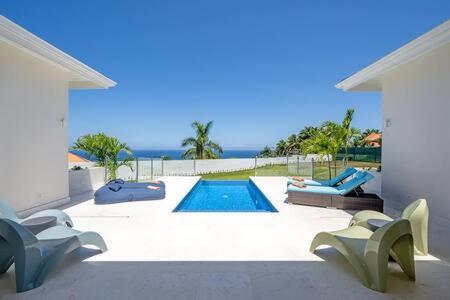 Hospitality Expert Nianna Eden - 7br Pools Villa Montego Bay