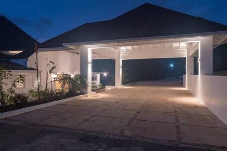 Hospitality Expert Nianna Eden - 7br Pools *