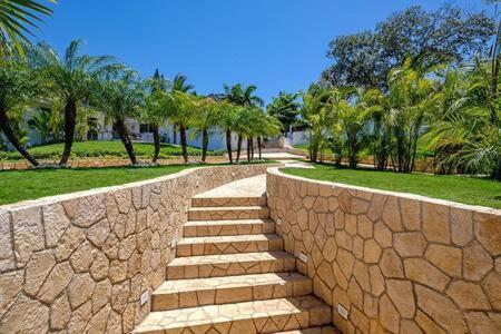 Hospitality Expert Nianna Eden - 7br Pools Villa