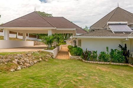 Villa Hospitality Expert Nianna Eden - 7br Pools *