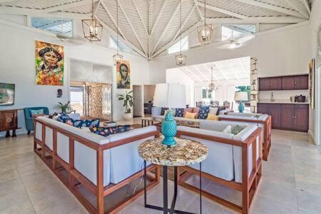Hospitality Expert Nianna Eden - 7br Pools Villa *