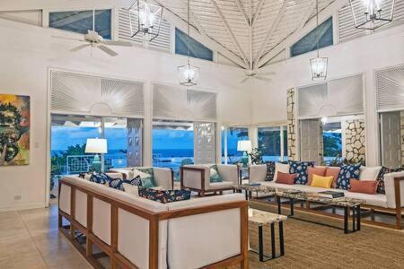 Hospitality Expert Nianna Eden - 7br Pools Pousada *