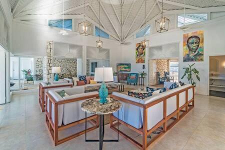 Villa Hospitality Expert Nianna Eden - 7br Pools Montego Bay