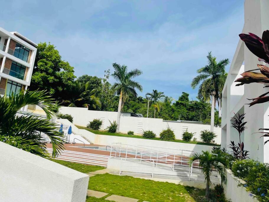 Apt 6ix - Modern And Airy @ Paradise Bay Montego Bay