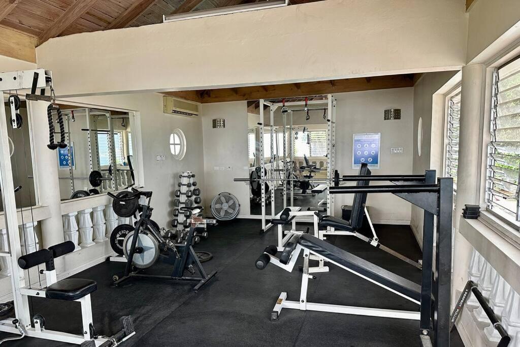 Falcon Sunset 2br- Airport Transport Available -security-gated *