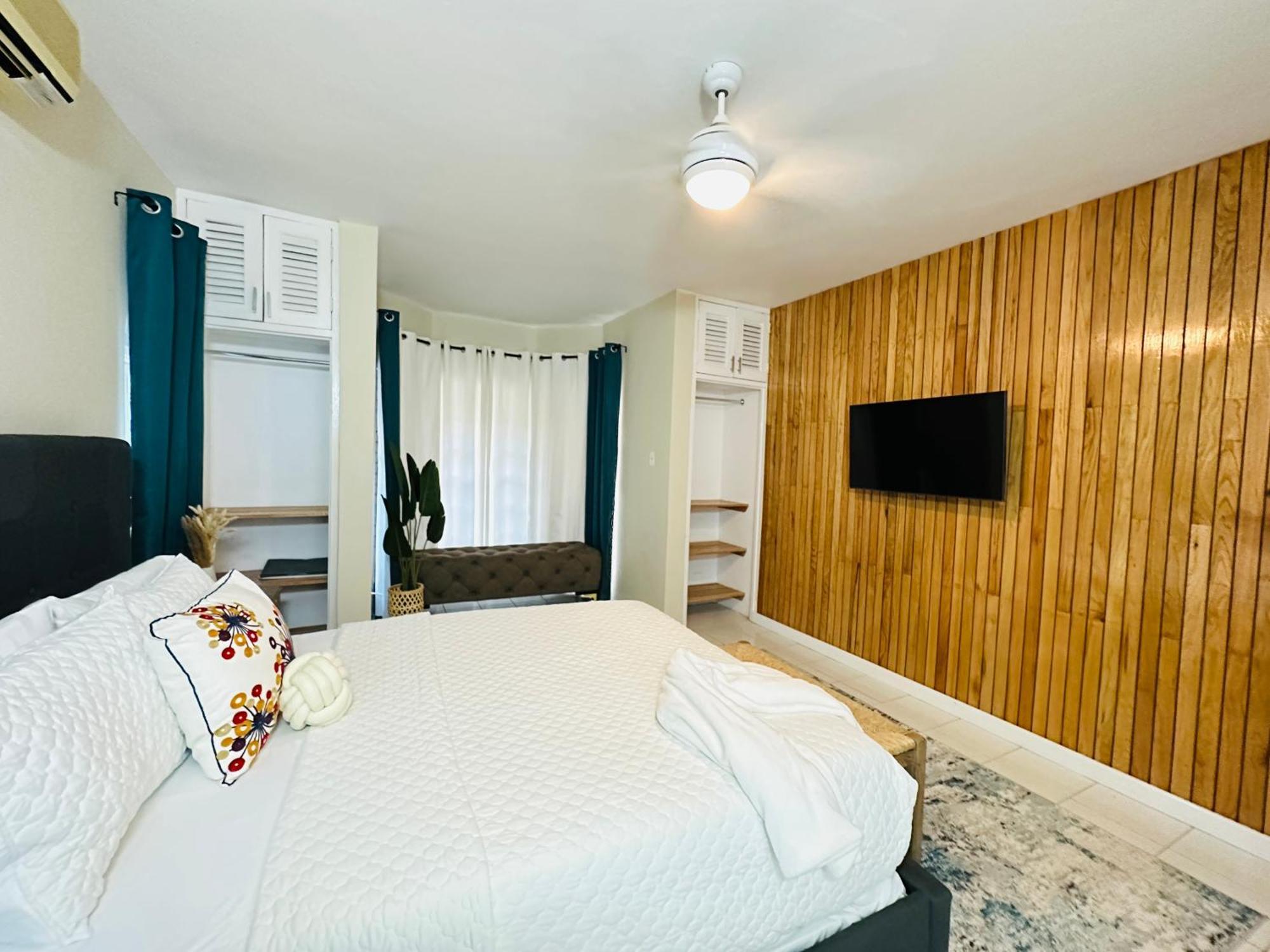 Apartment Falcon Views - Airport Transportation Available-security-gated Montego Bay