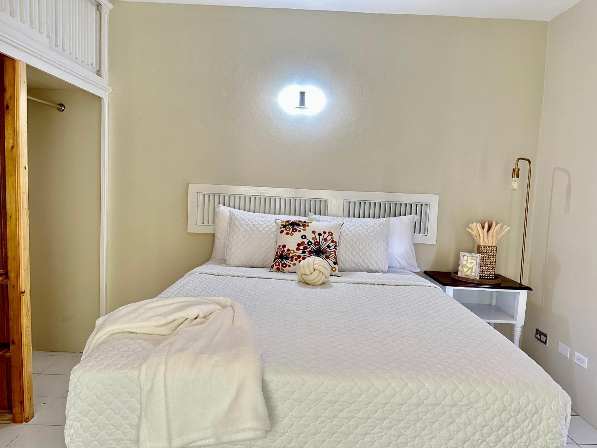 Falcon Views - Airport Transportation Available-security-gated Apartment Montego Bay