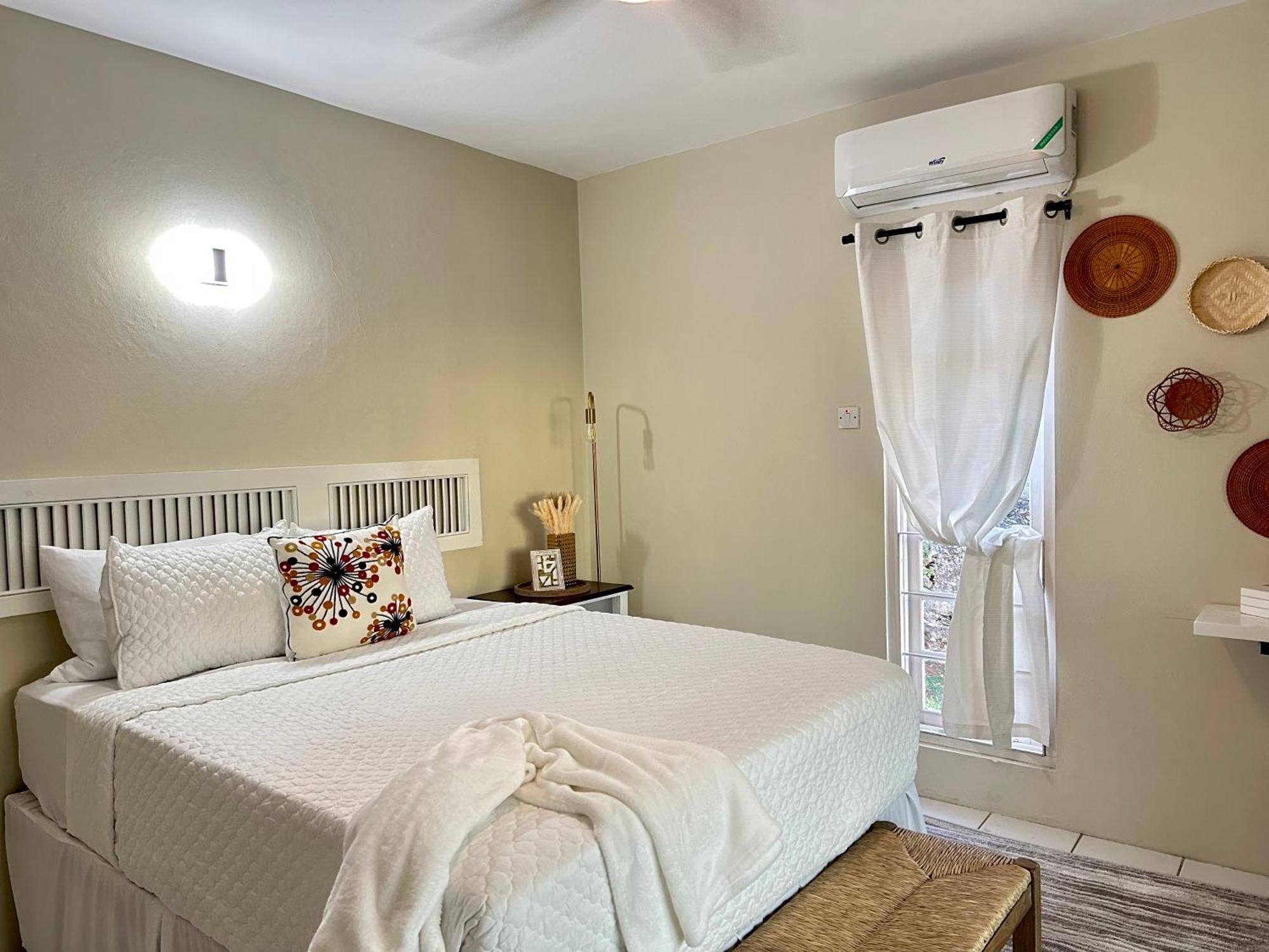 Apartment Falcon Views - Airport Transportation Available-security-gated