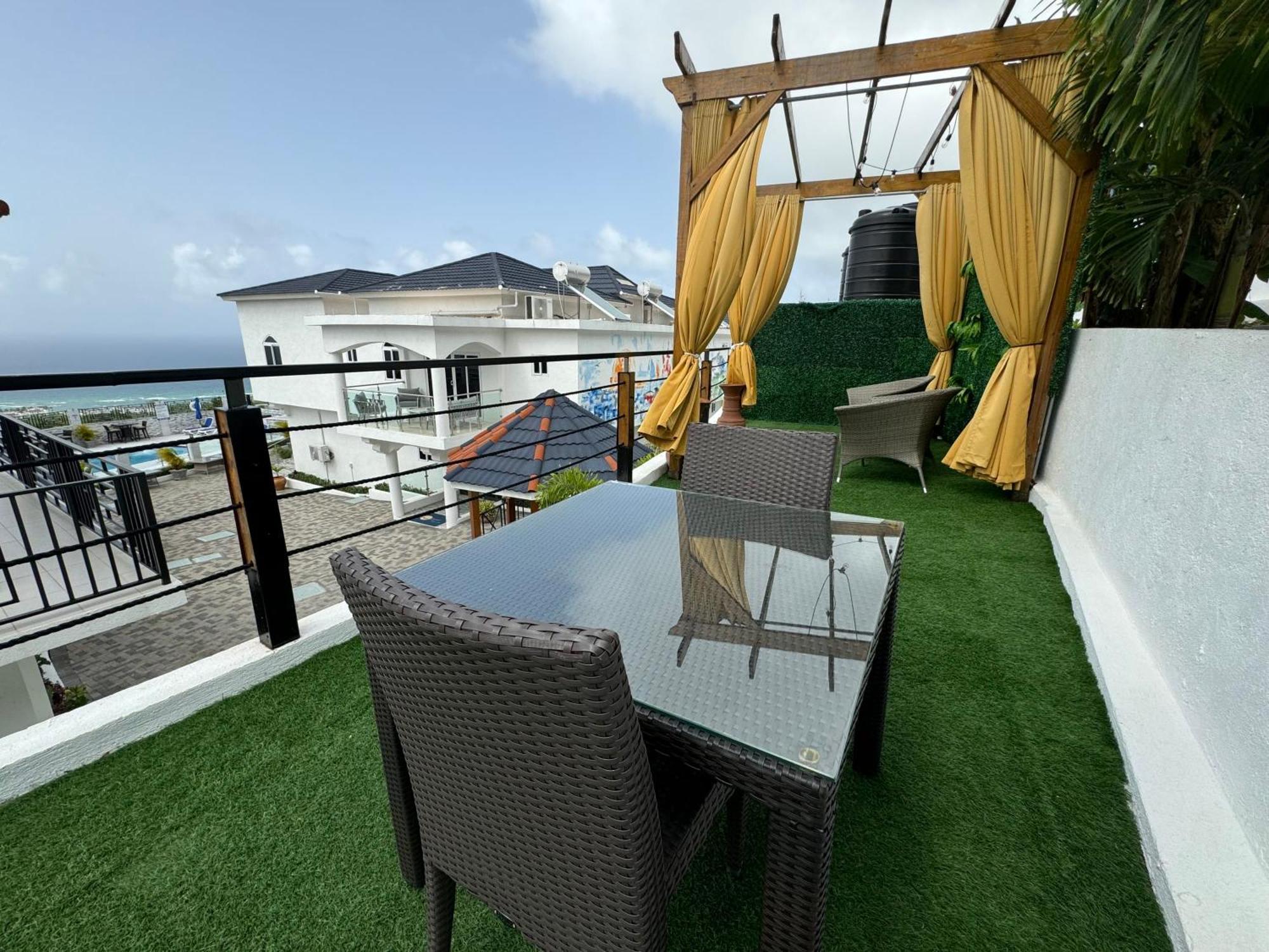 Hospitality Expert Bts 8 - Pool & Bar Inn Montego Bay