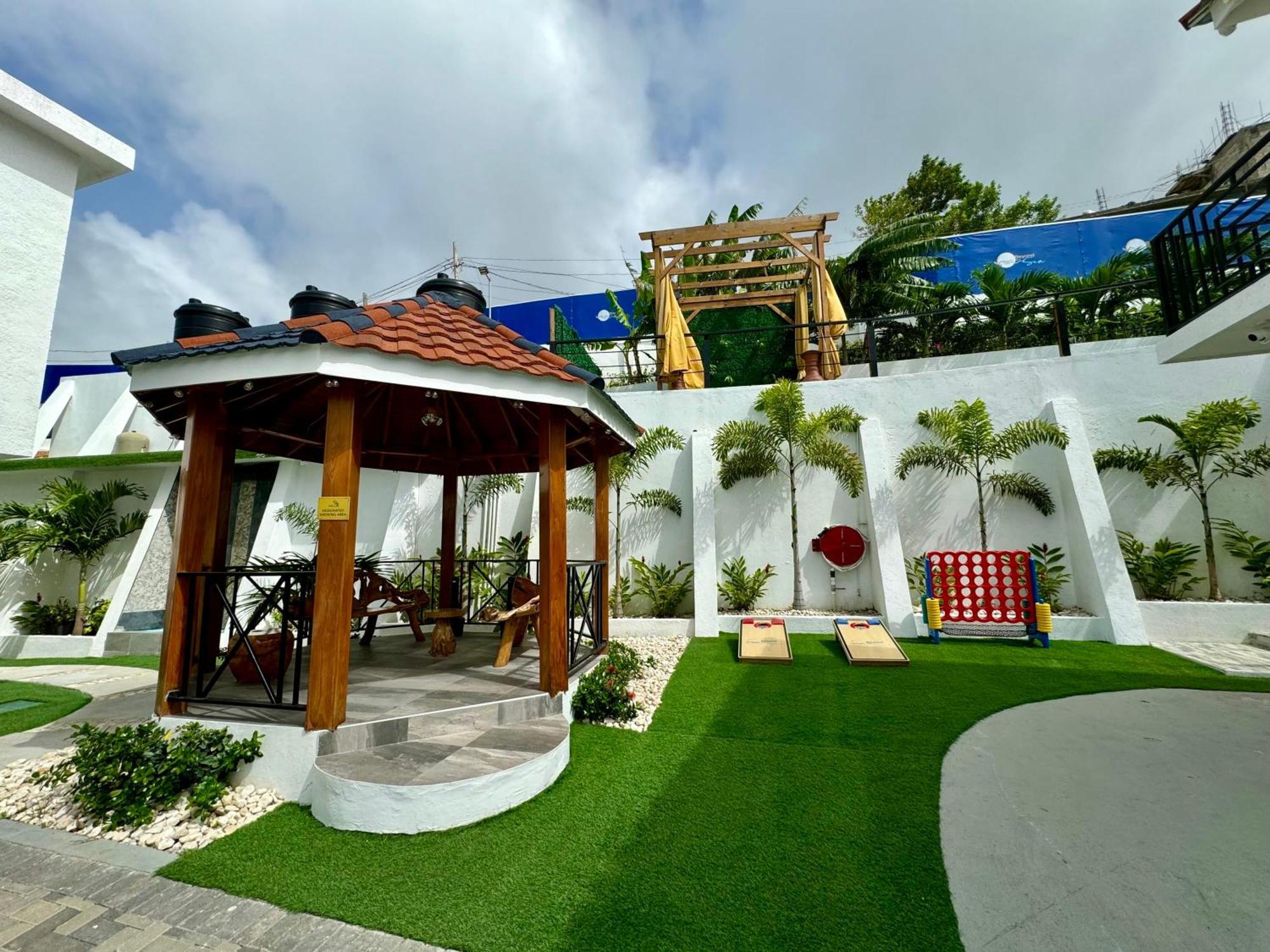 Hospitality Expert Bts 8 - Pool & Bar *