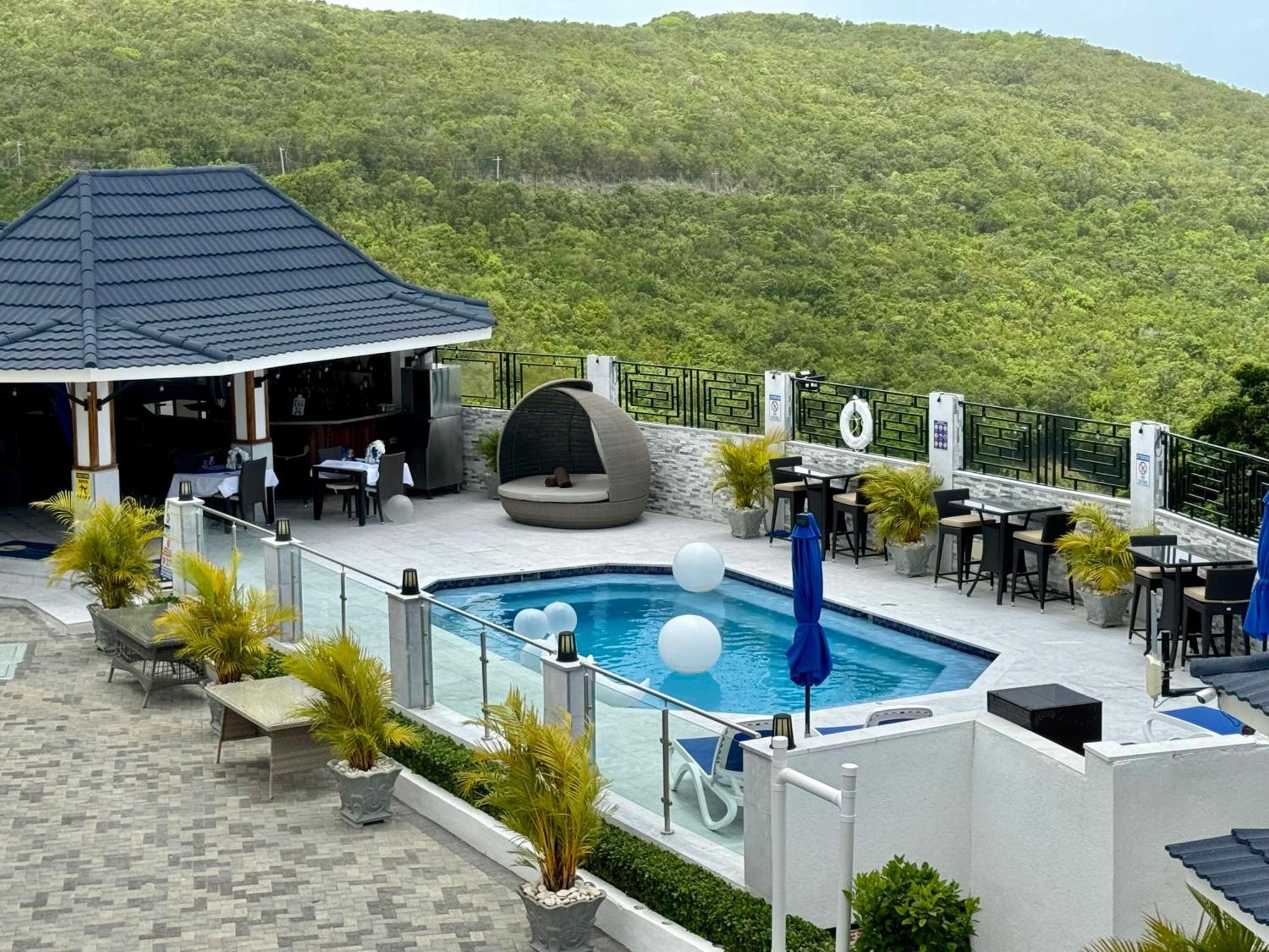 Hospitality Expert Bts 8 - Pool & Bar Inn Montego Bay