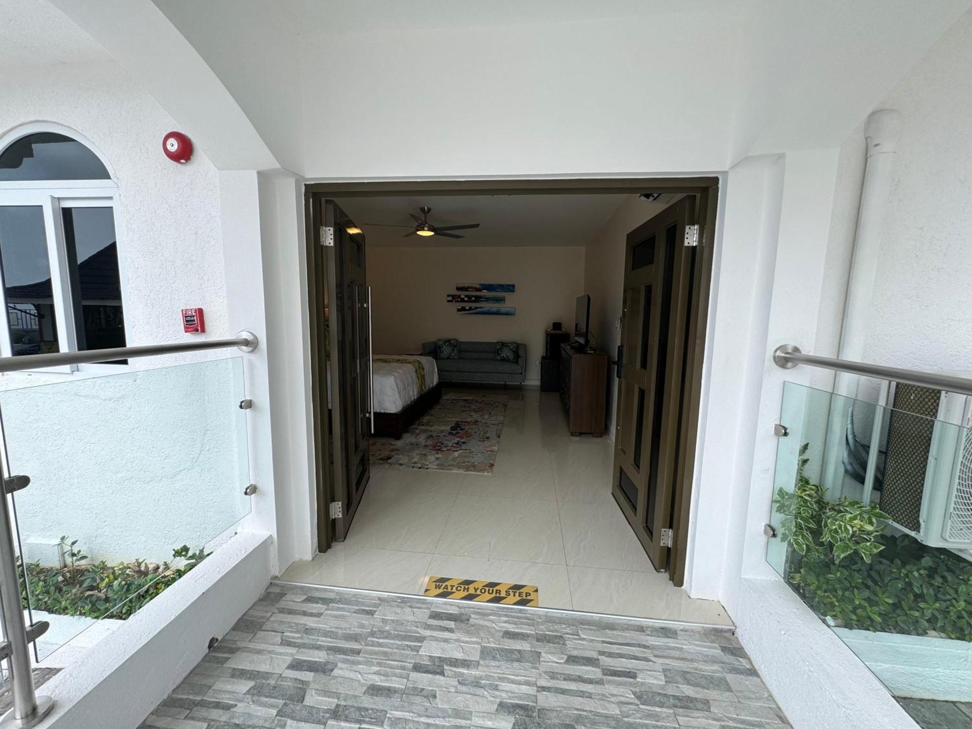 Hospitality Expert Bts 8 - Pool & Bar Inn