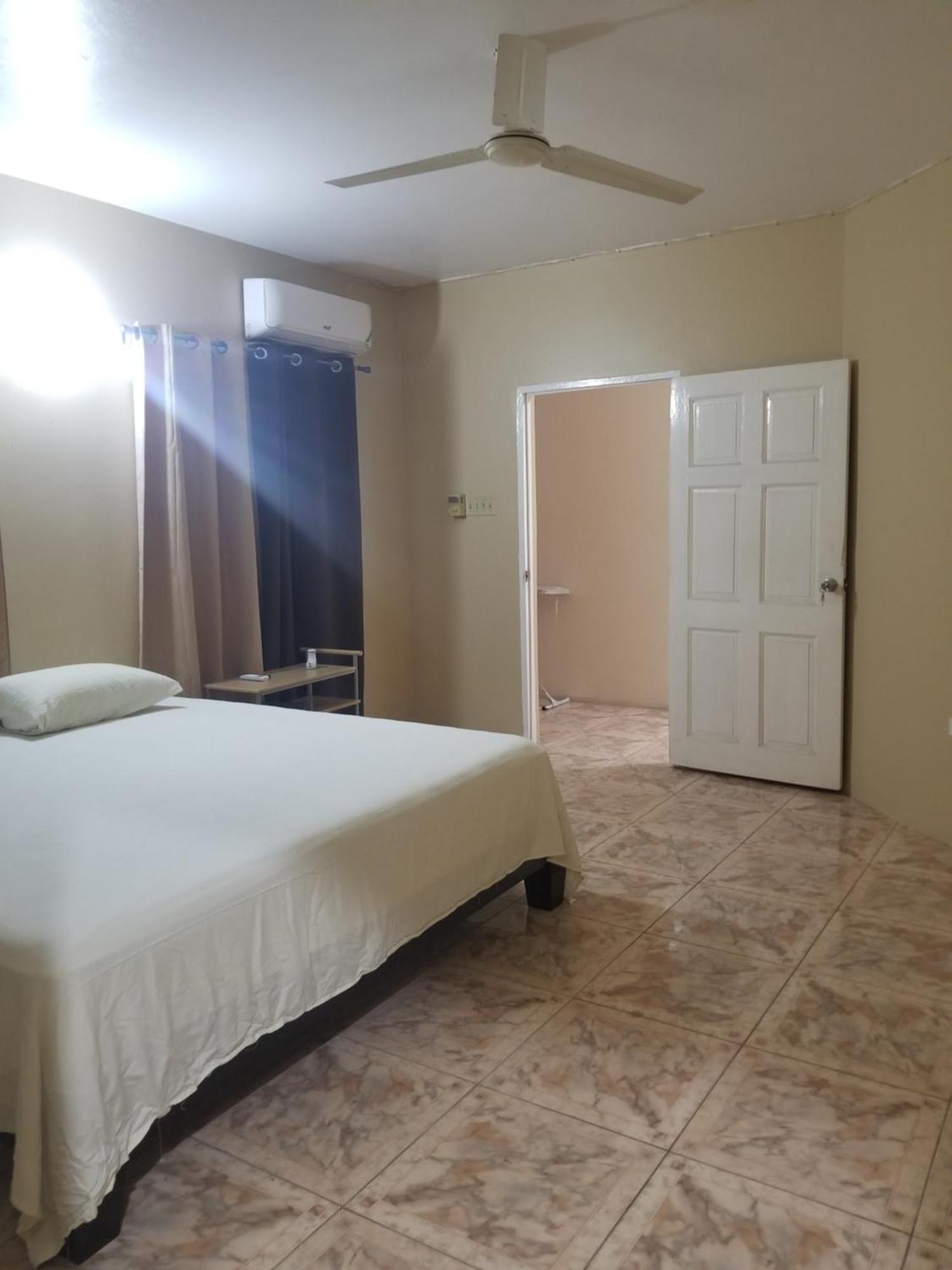 Love hotel Blessings Luxtel Montego Bay